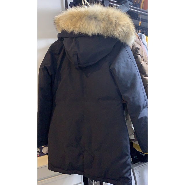 CANADA GOOSE(カナダグース)の値下げ！カナダグース　ヴィクトリアパーカーネイビー　XS レディースのジャケット/アウター(ダウンジャケット)の商品写真