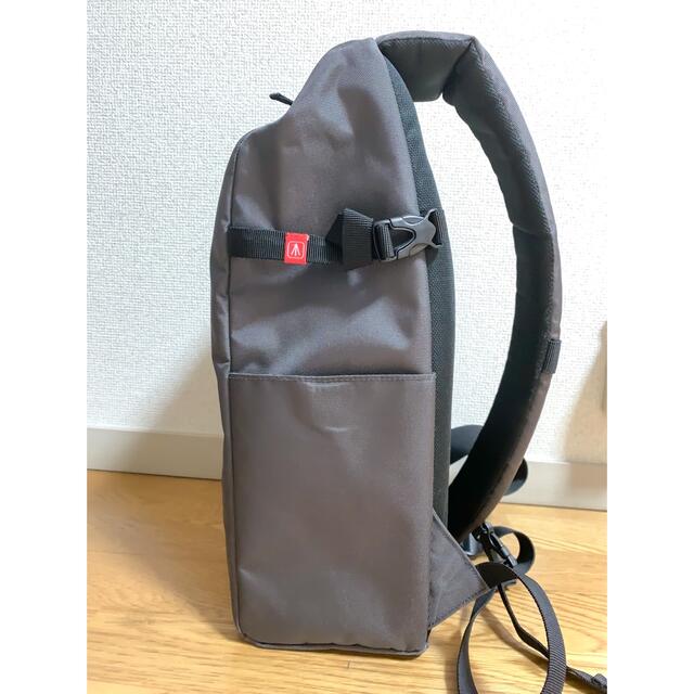 Manfrotto(マンフロット)のManfrotto 11.5L スリングバッグII グレー  メンズのバッグ(バッグパック/リュック)の商品写真