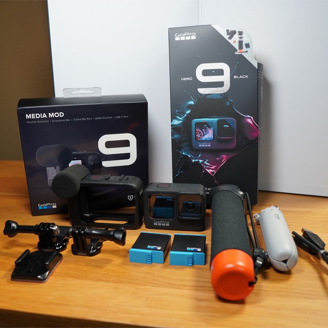 【美品】GoPro hero9＋メディアモジュラー＋バッテリー2個＋自撮り棒2本