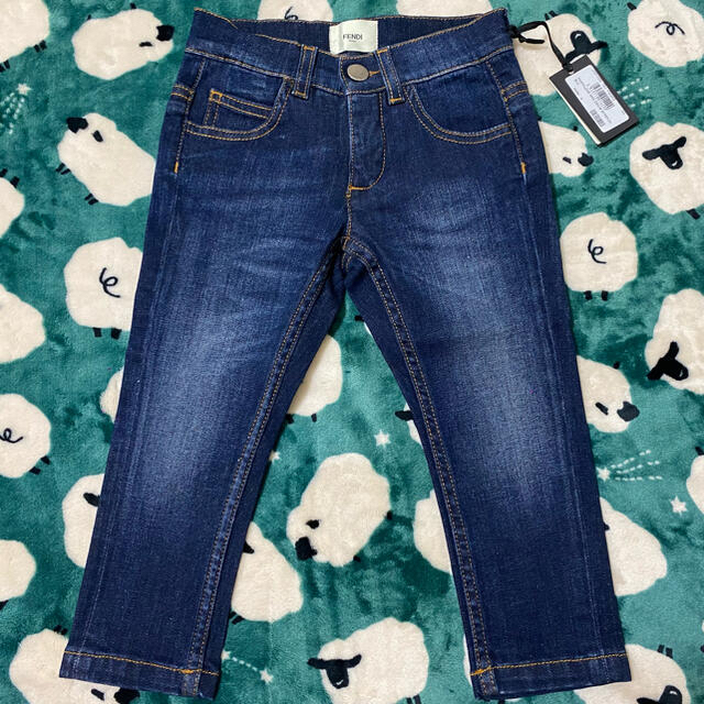 FENDI パンツ キッズ デニムパンツ ジーンズ 8A 140-