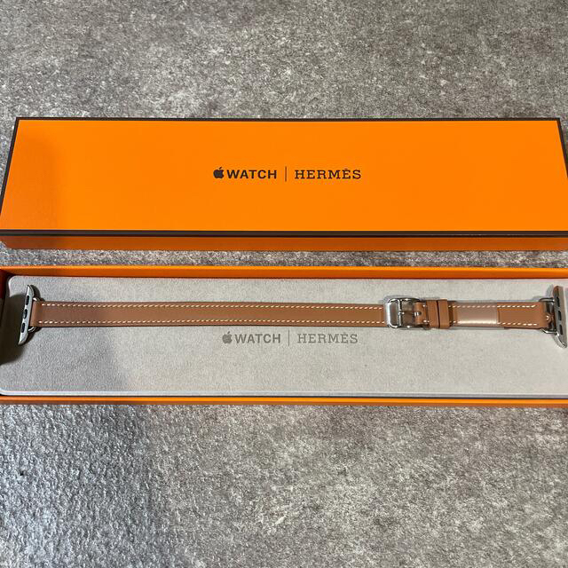 Apple Watch(アップルウォッチ)のhermes apple watch 7 41mmケース用　ゴールド　ストラップ レディースのファッション小物(腕時計)の商品写真