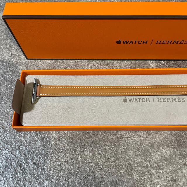 Apple Watch(アップルウォッチ)のhermes apple watch 7 41mmケース用　ゴールド　ストラップ レディースのファッション小物(腕時計)の商品写真