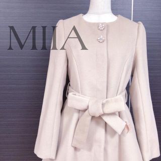 ミーア(MIIA)のミーア ビジュー付きノーカラーコート(ロングコート)