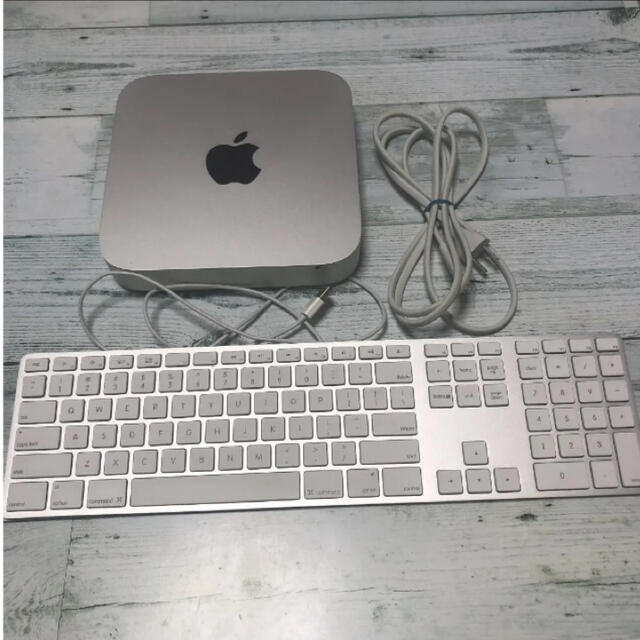 Apple(アップル)のApple Mac mini Late 2012 スマホ/家電/カメラのPC/タブレット(デスクトップ型PC)の商品写真