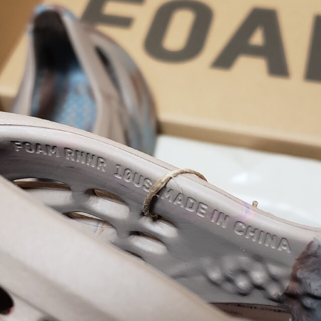 adidas(アディダス)のYEEZY Foam Runner "Mx Sand Grey"285 メンズの靴/シューズ(スニーカー)の商品写真