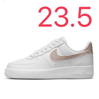 ナイキ(NIKE)のNIKE WMNS AIR FORCE 1 07 23.5 ピンクベージュ 新品(スニーカー)