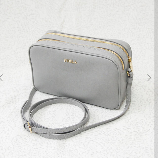 超美品 。  FURLA ポシェット  二回使用