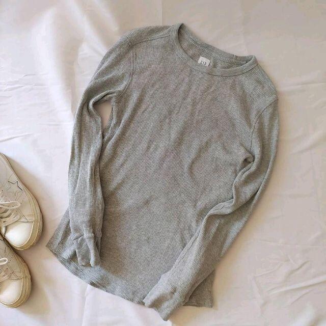 GAP(ギャップ)のGAP 　サーマル　綿素材　サイズXXS　グレー レディースのトップス(Tシャツ(長袖/七分))の商品写真