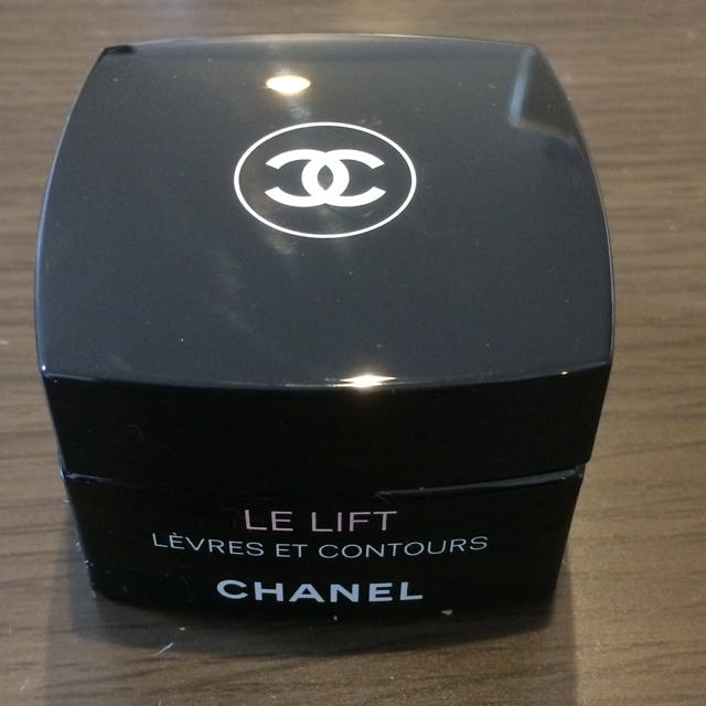 CHANEL(シャネル)のぼーちゃん様専用 シャネル リップトリートメント コスメ/美容のスキンケア/基礎化粧品(リップケア/リップクリーム)の商品写真