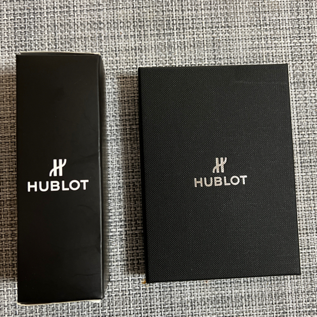 HUBLOT(ウブロ)の非売品　ウブロ　刻印ボール(TP5x)＋グリーンマーカー＋刻印ティ スポーツ/アウトドアのゴルフ(その他)の商品写真