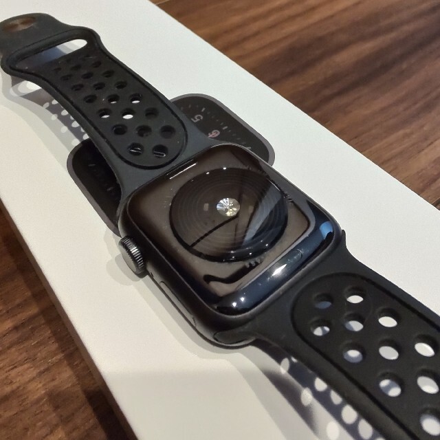 Apple Apple WatchSE GPSモデル 40mmの通販 by hgwrmkt's shop｜アップルウォッチならラクマ Watch - 美品 安いセール