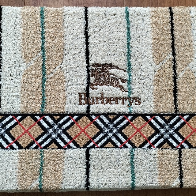 BURBERRY(バーバリー)の★値下げ★【新品未使用】☆バーバリーBurberry☆バスタオル インテリア/住まい/日用品の日用品/生活雑貨/旅行(タオル/バス用品)の商品写真