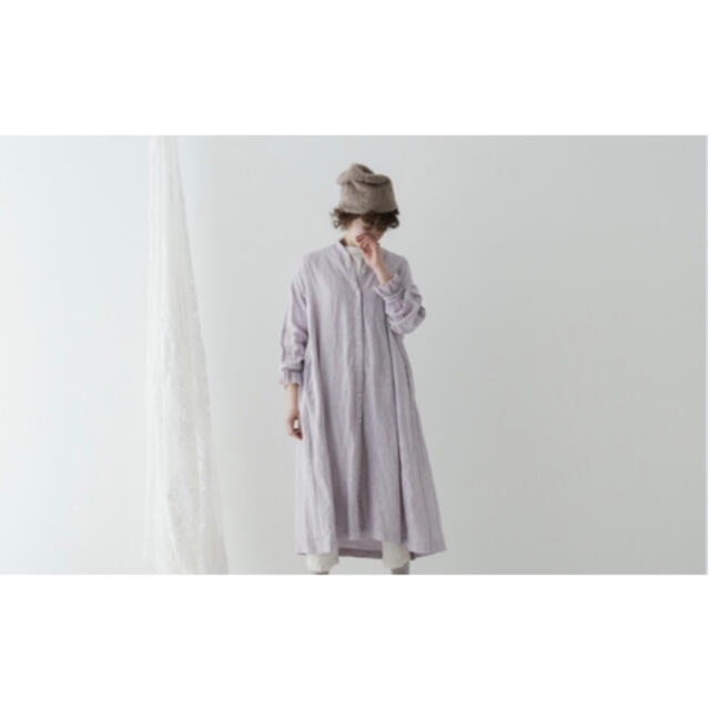 nest Robe(ネストローブ)のnest Robe バンドカラーラッフル袖ワンピース（LAVENDER） レディースのワンピース(ロングワンピース/マキシワンピース)の商品写真