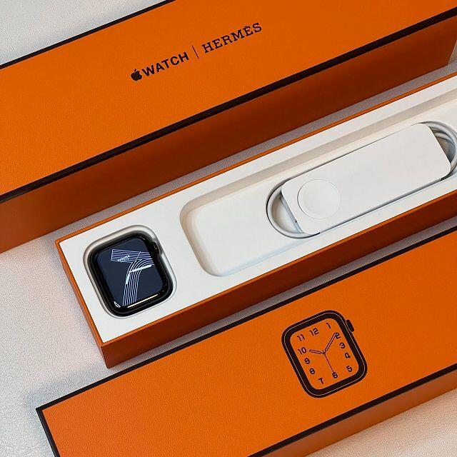 Hermes(エルメス)のApple Watch 6 HERMES 黒44mm AppleCare+付き メンズの時計(腕時計(デジタル))の商品写真