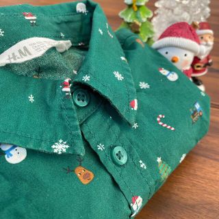 エイチアンドエム(H&M)の【るーさん専用】H&M キッズクリスマスモチーフ🎄コットンシャツグリーン　未使用(Tシャツ/カットソー)