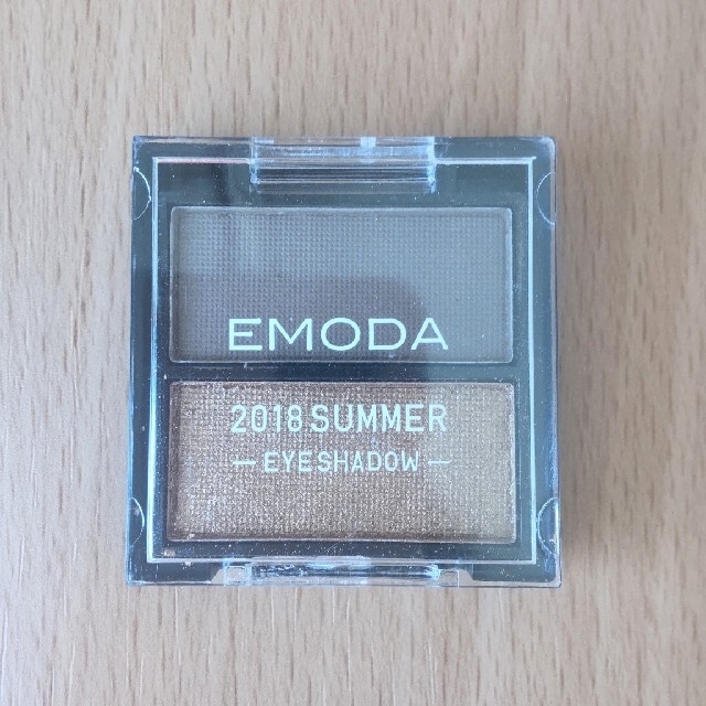 EMODA(エモダ)の未使用　エモダ　２色アイシャドウ　ダークブラウン×オレンジブラウン コスメ/美容のベースメイク/化粧品(アイシャドウ)の商品写真