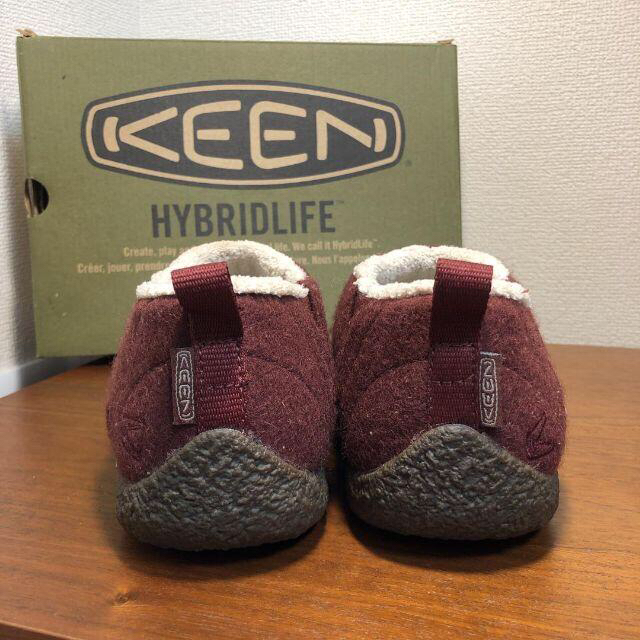 KEEN(キーン)のKEEN　ボアフラットシューズ　もこもこ　暖か　冬靴　エンジ　25㎝　シンプル レディースの靴/シューズ(スリッポン/モカシン)の商品写真