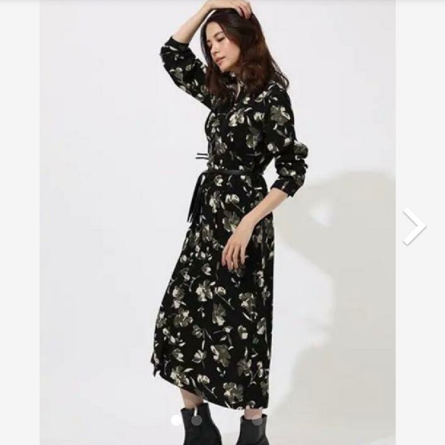 AZUL by moussy(アズールバイマウジー)のアズールバイマウジー　花柄　ワンピース レディースのワンピース(ロングワンピース/マキシワンピース)の商品写真