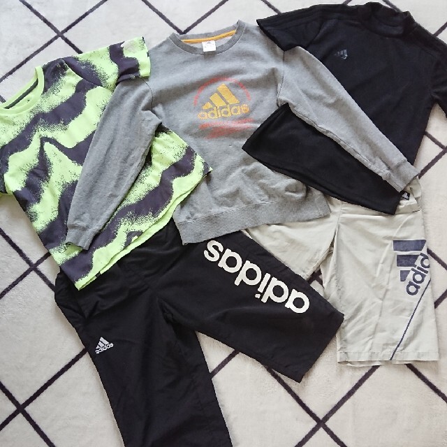 adidas(アディダス)のadidas 140㎝ セット キッズ/ベビー/マタニティのキッズ服男の子用(90cm~)(Tシャツ/カットソー)の商品写真