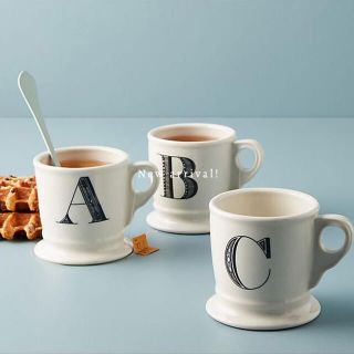 アンソロポロジー(Anthropologie)のアンソロポロジー送料込★可愛いイニシャルT マグカップ(グラス/カップ)