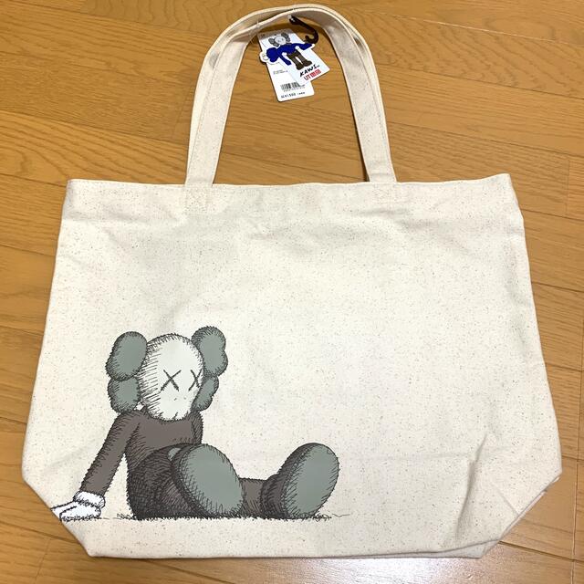 UNIQLO(ユニクロ)のレア　初期　UNIQLO×KAWS コラボ　トート　エコバック メンズのバッグ(トートバッグ)の商品写真