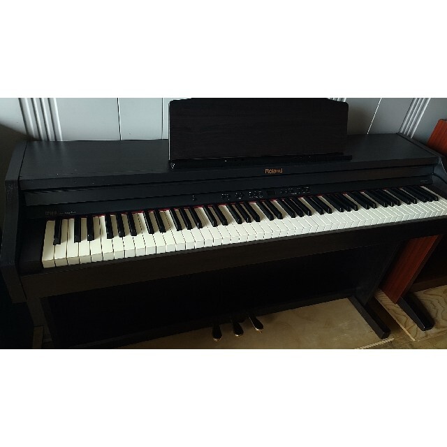 Roland(ローランド)の送料込み Roland 電子ピアノ RP401R 2015年製 超美品 楽器の鍵盤楽器(電子ピアノ)の商品写真
