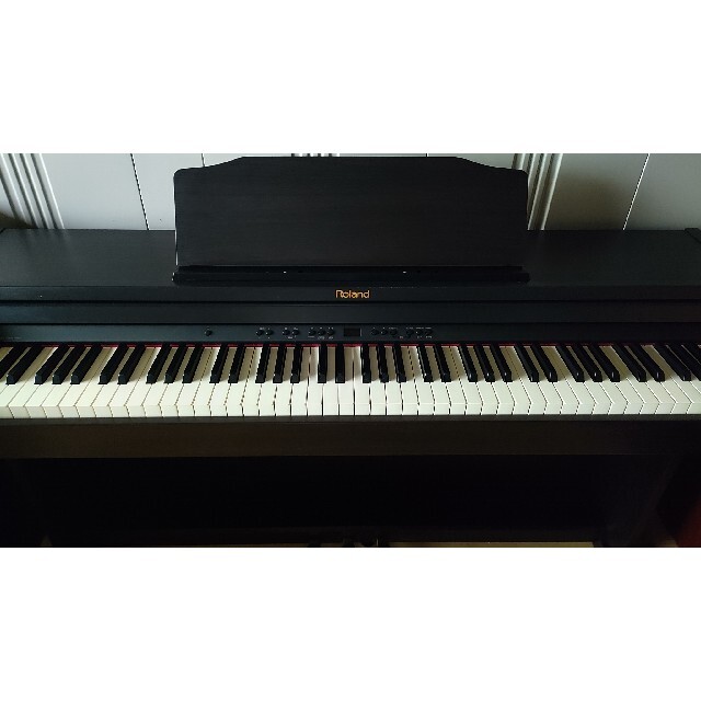 Roland(ローランド)の送料込み Roland 電子ピアノ RP401R 2015年製 超美品 楽器の鍵盤楽器(電子ピアノ)の商品写真