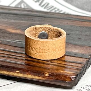 *展示品!ハンドメイド♪ ヌメ革のシンプルなターコイズ刻印リング 9号* *展示品!ハンドメイド♪ ヌメ革のシンプルなターコイズ刻印リング 9号*