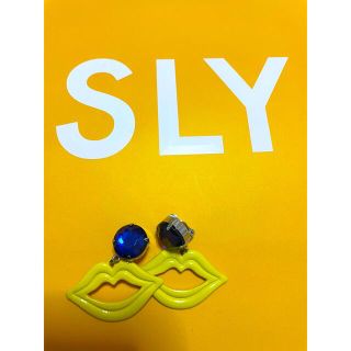 スライ(SLY)の【SLY】リップ型イヤリング(イヤリング)