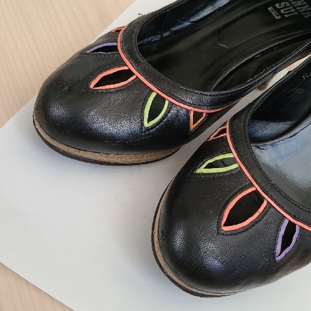 ANNA SUI(アナスイ)のANNA SUI　黒のパンプス レディースの靴/シューズ(ハイヒール/パンプス)の商品写真