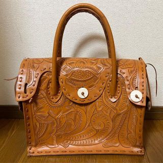 グレースコンチネンタル(GRACE CONTINENTAL)のCarving Tribes マエストラM バッグ　ハニー(ハンドバッグ)