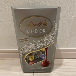 リンツ(Lindt)のリンツ　シルバーアソート  1箱分　600g 箱から出して発送いたします(菓子/デザート)