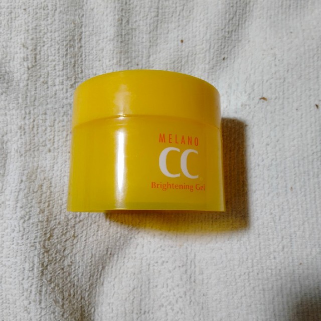 メラノCC 薬用しみ対策美白ジェル(100g)の通販 by てるてる|ラクマ