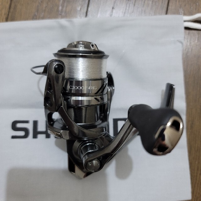 SHIMANO(シマノ)の新品未使用　シマノ　コンプレックスXR　C2000F4HG スポーツ/アウトドアのフィッシング(リール)の商品写真