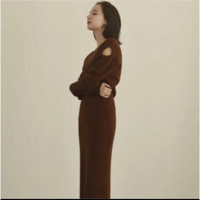 louren shoulder cut knit onepiece レディースのワンピース(ロングワンピース/マキシワンピース)の商品写真