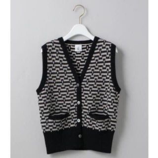 ビューティアンドユースユナイテッドアローズ(BEAUTY&YOUTH UNITED ARROWS)のセール中たばこ様専用TRIANGLE JACQUARD KNIT VEST(ニット/セーター)