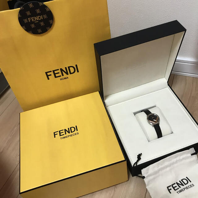 FENDI 新作　腕時計レディース