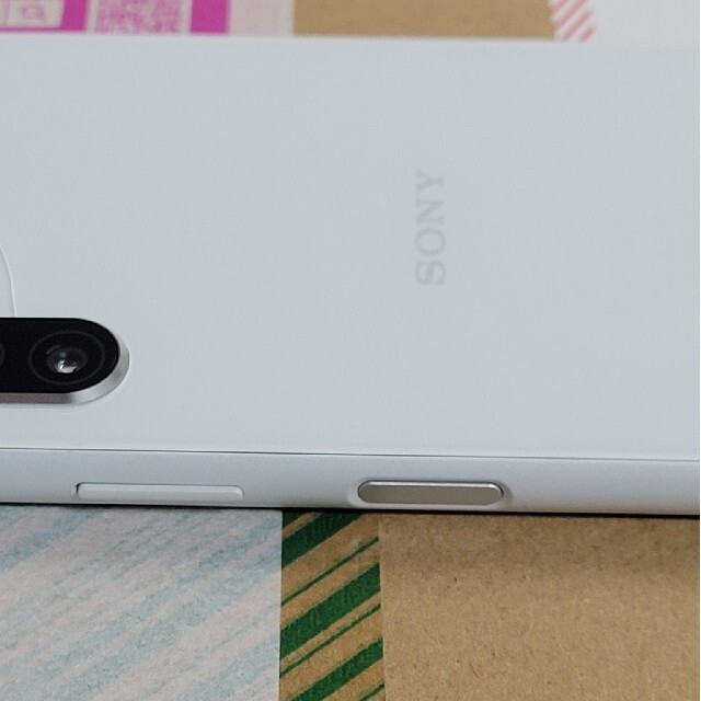 【SIMフリー】Xperia 10 II ホワイト 背面割れあり スマホ/家電/カメラのスマートフォン/携帯電話(スマートフォン本体)の商品写真