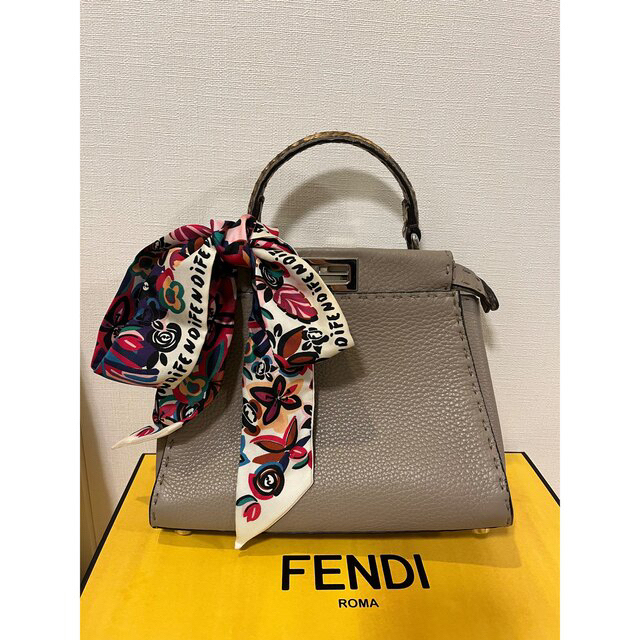 FENDI(フェンディ)のR♡様専用　FENDI ピーカーブ レディースのバッグ(ショルダーバッグ)の商品写真