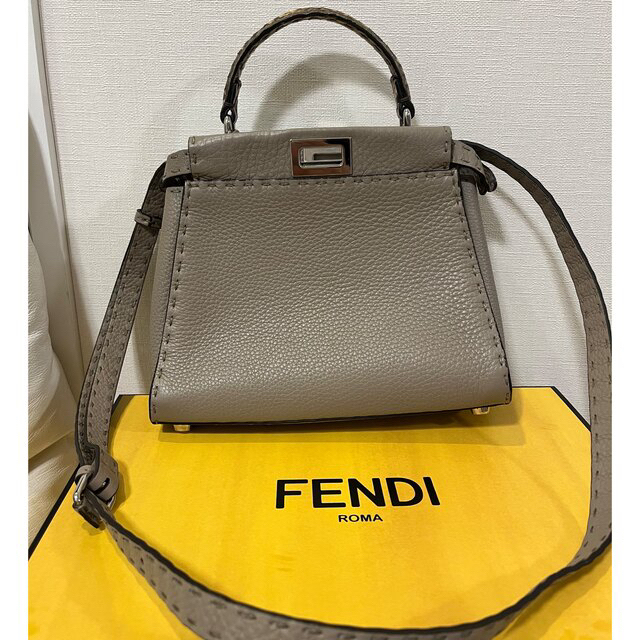 FENDI(フェンディ)のR♡様専用　FENDI ピーカーブ レディースのバッグ(ショルダーバッグ)の商品写真