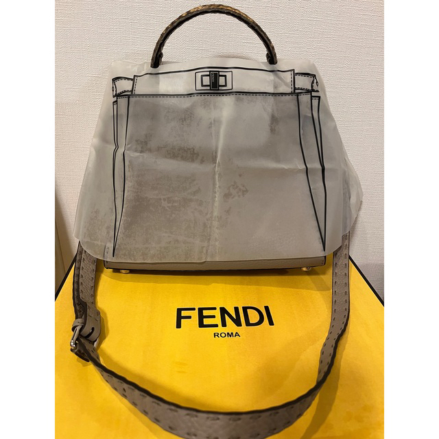 FENDI(フェンディ)のR♡様専用　FENDI ピーカーブ レディースのバッグ(ショルダーバッグ)の商品写真