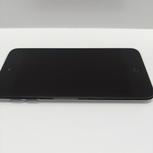 Apple(アップル)のiPod touch 64GB　第6世代　スペースグレー スマホ/家電/カメラのオーディオ機器(ポータブルプレーヤー)の商品写真