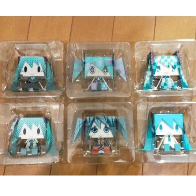 【値下げ】初音ミク　フィギュア　11体セット＋オマケ エンタメ/ホビーのフィギュア(その他)の商品写真