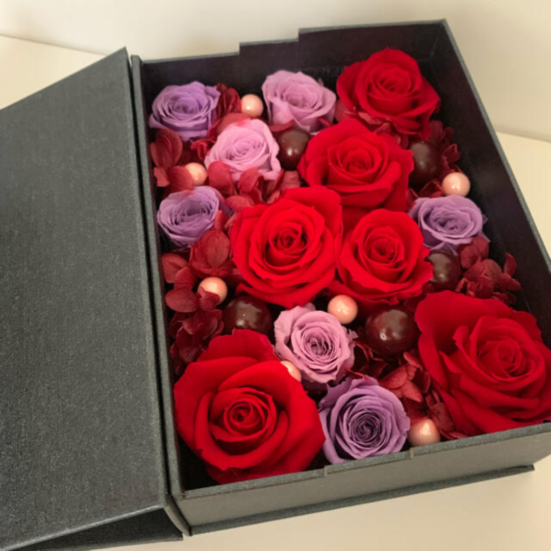 お値下げ❗️大サイズ箱入　プリザーブドフラワー　薔薇 ハンドメイドのフラワー/ガーデン(プリザーブドフラワー)の商品写真