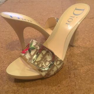 ディオール(Dior)のDior♡新品・未使用♡【傷あり特価】おしゃれなミュールパンプス👠刺繍入り(ハイヒール/パンプス)