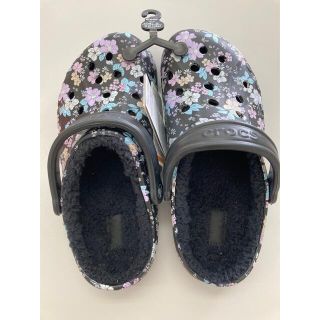 クロックス(crocs)のバヤ ラインド クロッグ　花柄　25cm(サンダル)