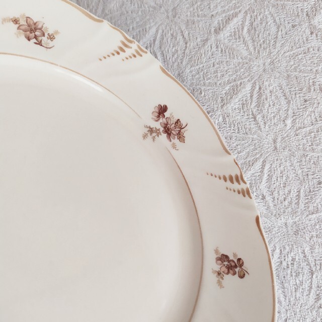 H.P.FRANCE(アッシュペーフランス)の*old arabia ❀ brown flower cake plate インテリア/住まい/日用品のキッチン/食器(食器)の商品写真