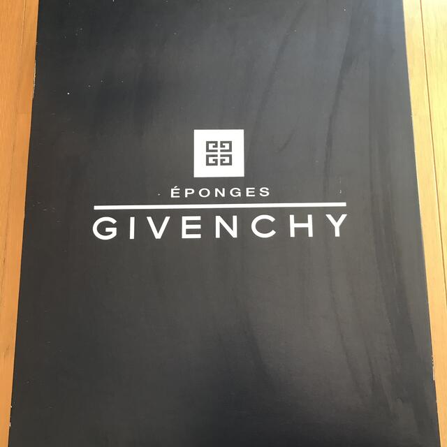 GIVENCHY(ジバンシィ)の<bjorn様専用>ジバンシィ　バスタオルセット インテリア/住まい/日用品の日用品/生活雑貨/旅行(タオル/バス用品)の商品写真