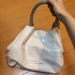 フェラガモ(Ferragamo)のFerragamo ハンドバッグ(ハンドバッグ)