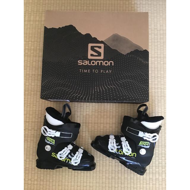 SALOMON(サロモン)のSALOMON キッズ　スキーブーツ　22〜22､5cm ワンシーズンのみ使用 スポーツ/アウトドアのスキー(ブーツ)の商品写真